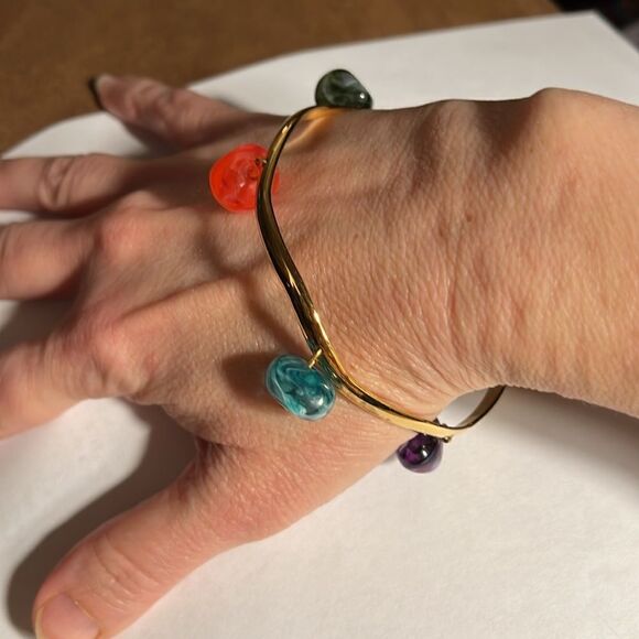 Gold tone bracelet with 6 colored gemstones. - Picture 3 of 4